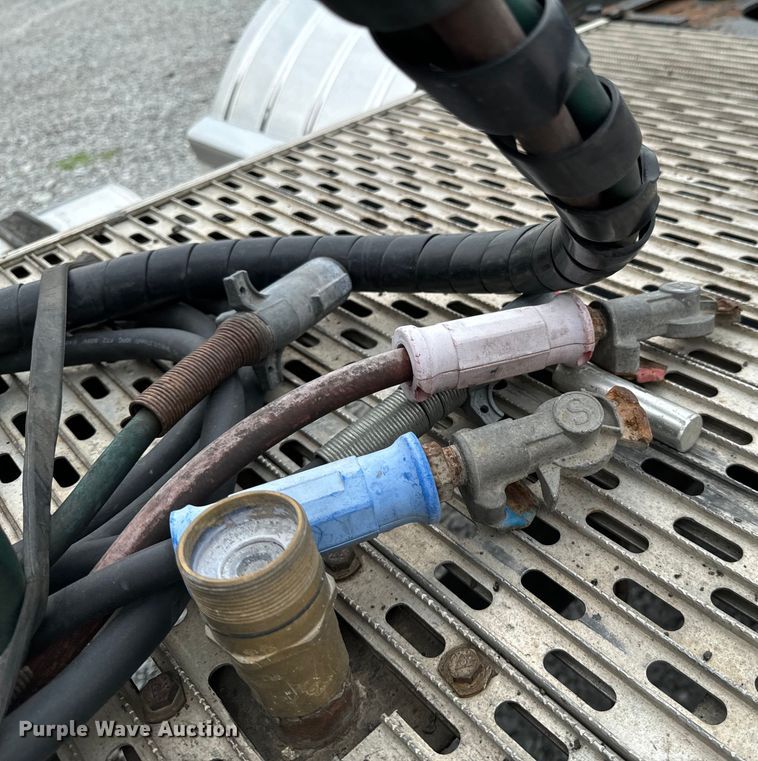 image for item DX0642 2007 Kenworth W900L semi truck