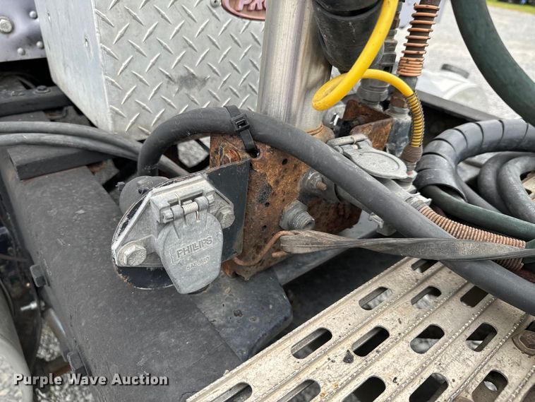 image for item DX0642 2007 Kenworth W900L semi truck