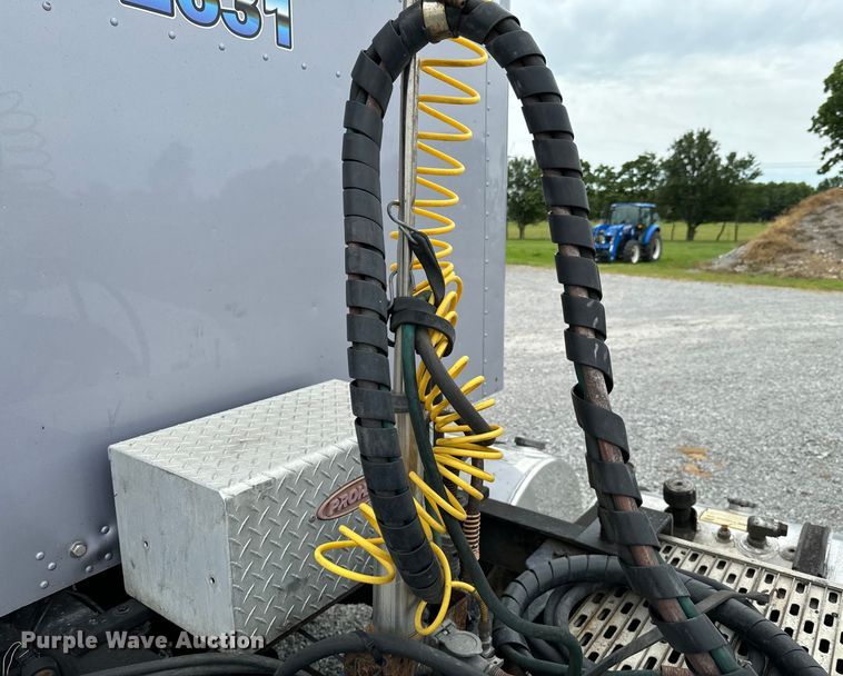 image for item DX0642 2007 Kenworth W900L semi truck