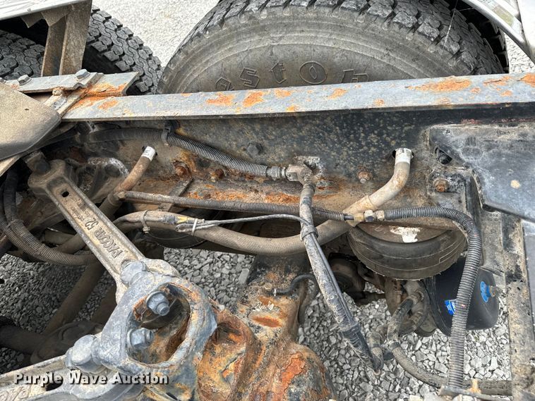 image for item DX0642 2007 Kenworth W900L semi truck