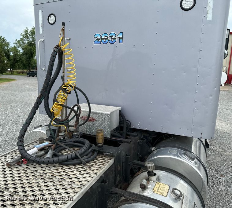 image for item DX0642 2007 Kenworth W900L semi truck