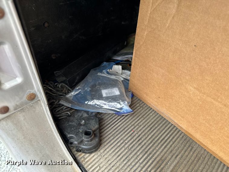 image for item DX0642 2007 Kenworth W900L semi truck