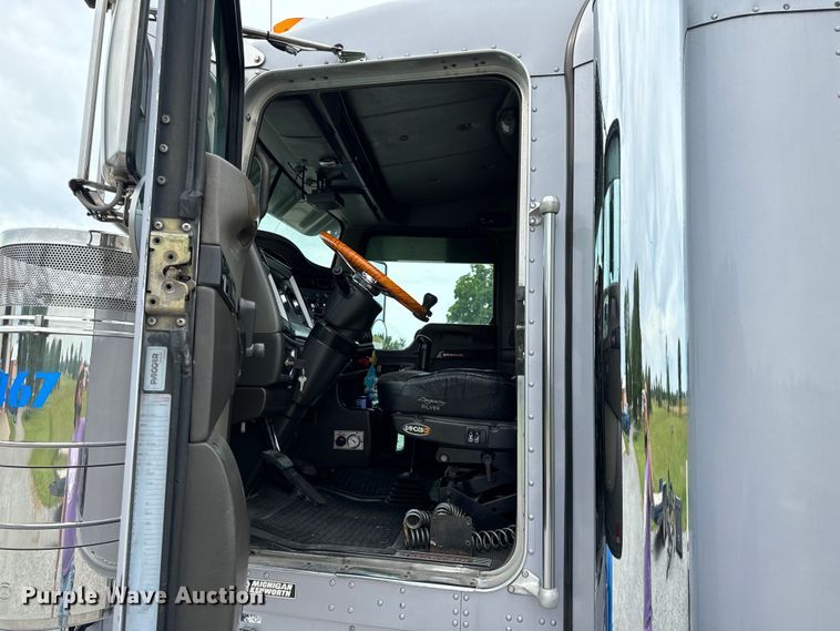 image for item DX0642 2007 Kenworth W900L semi truck