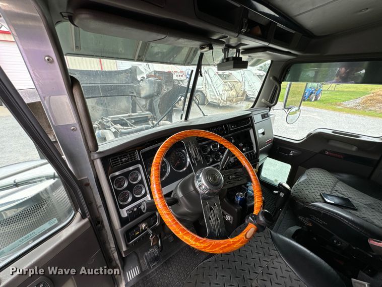 image for item DX0642 2007 Kenworth W900L semi truck