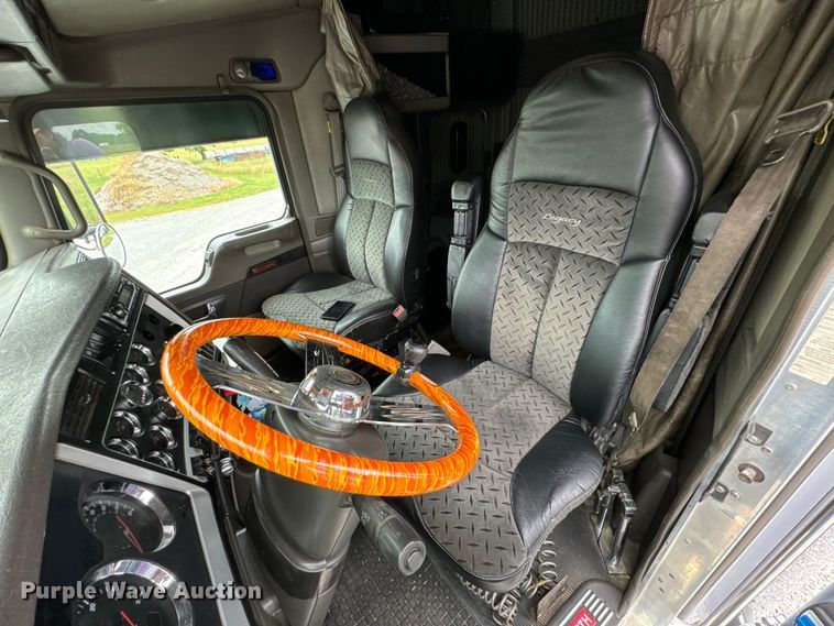 image for item DX0642 2007 Kenworth W900L semi truck