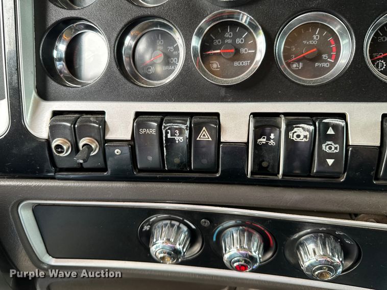 image for item DX0642 2007 Kenworth W900L semi truck