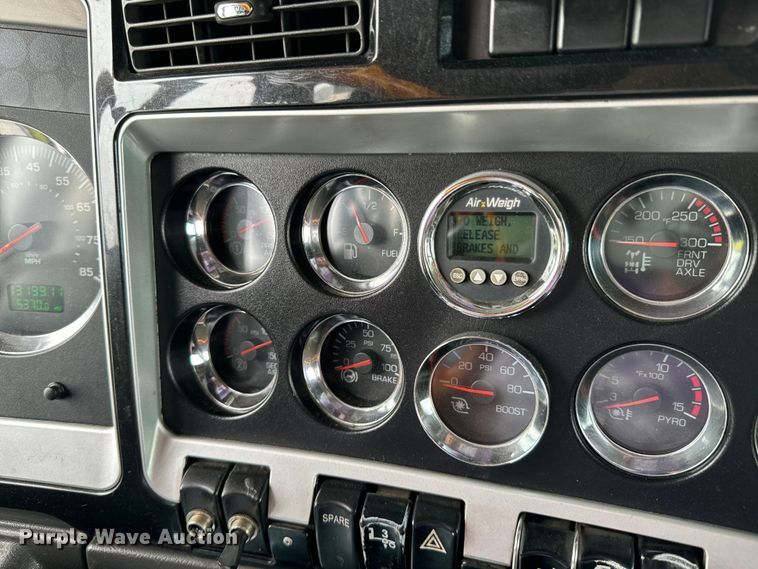 image for item DX0642 2007 Kenworth W900L semi truck