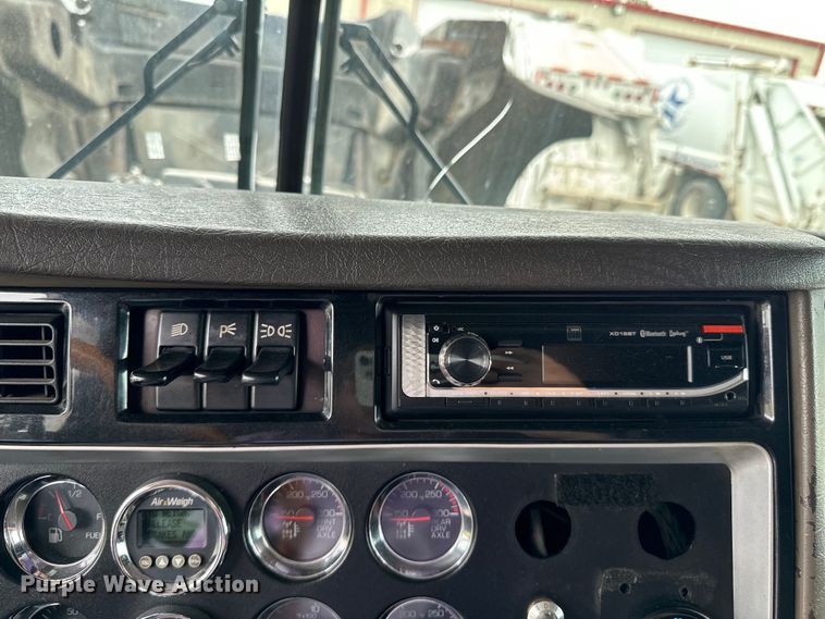 image for item DX0642 2007 Kenworth W900L semi truck