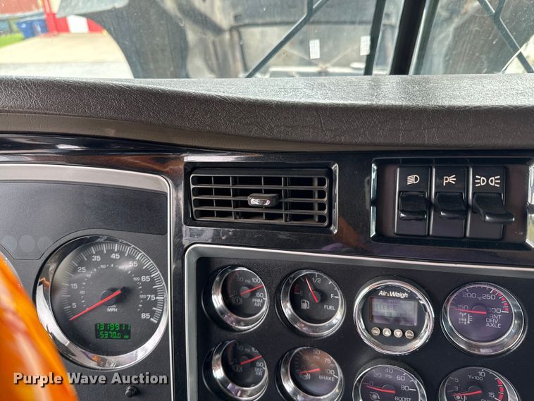 image for item DX0642 2007 Kenworth W900L semi truck