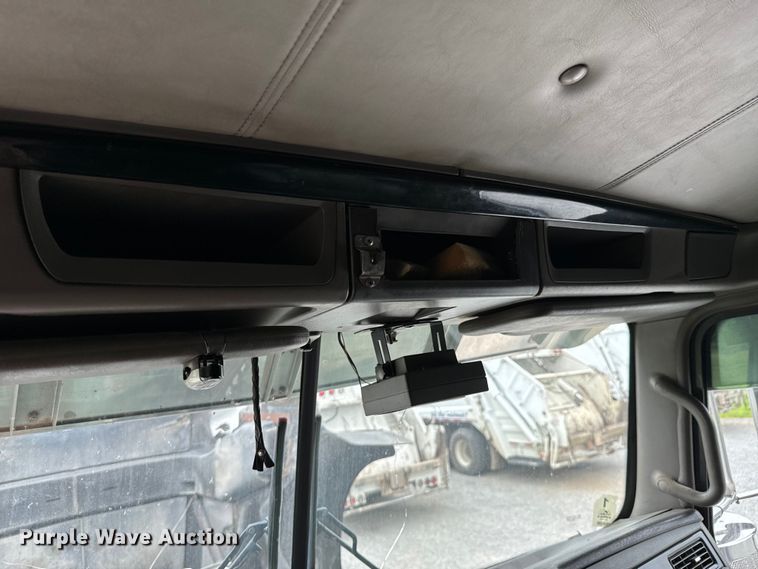 image for item DX0642 2007 Kenworth W900L semi truck