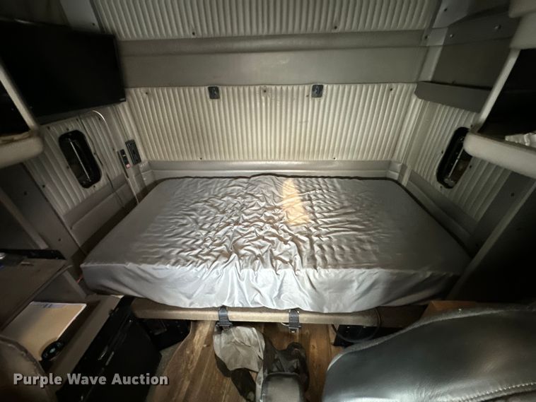 image for item DX0642 2007 Kenworth W900L semi truck