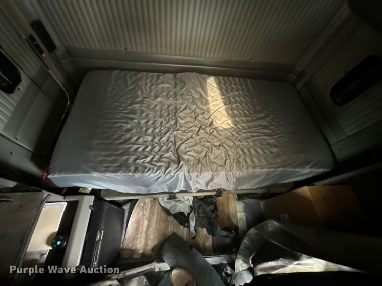 image for item DX0642 2007 Kenworth W900L semi truck