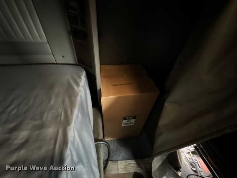 image for item DX0642 2007 Kenworth W900L semi truck