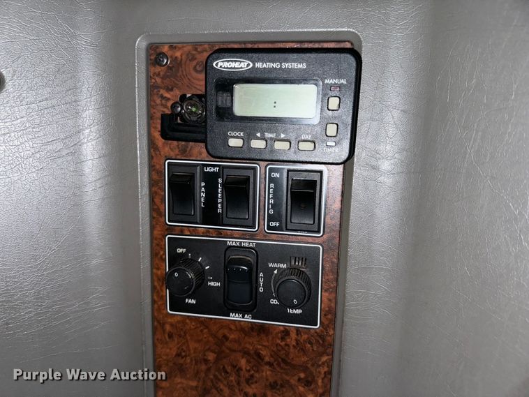 image for item DX0642 2007 Kenworth W900L semi truck