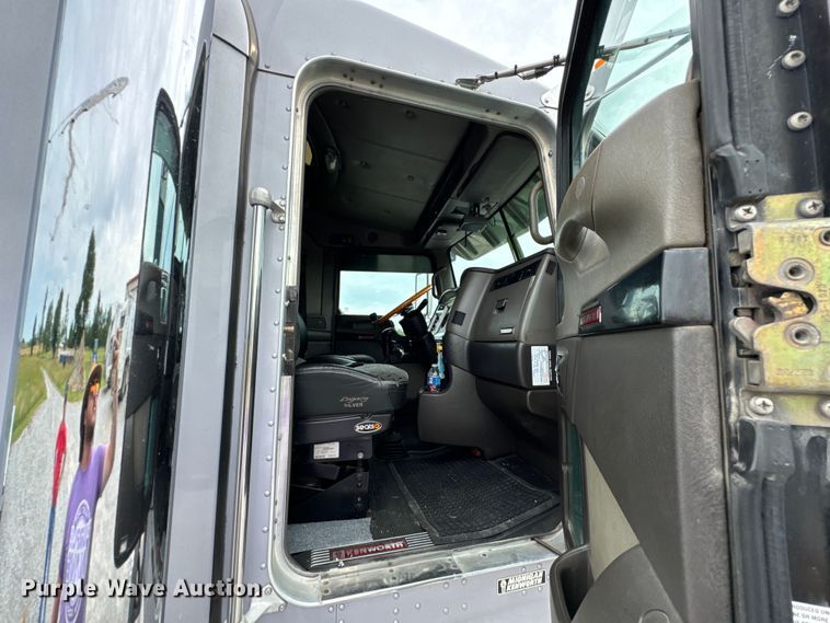 image for item DX0642 2007 Kenworth W900L semi truck