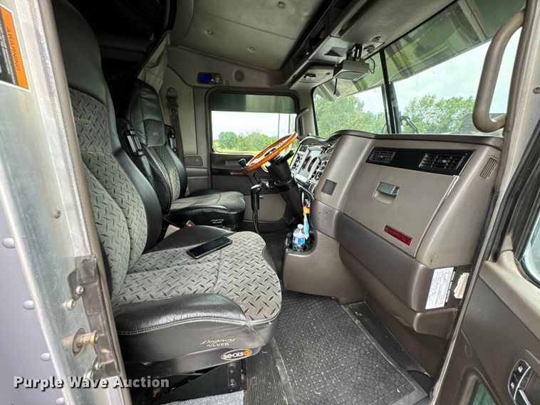 image for item DX0642 2007 Kenworth W900L semi truck