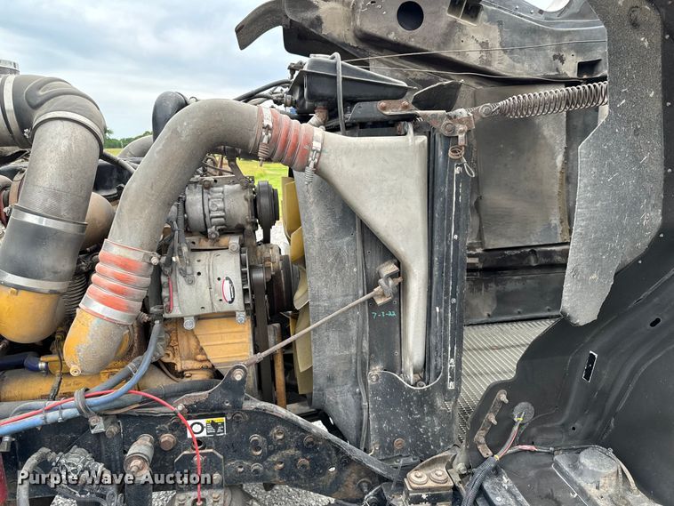 image for item DX0642 2007 Kenworth W900L semi truck