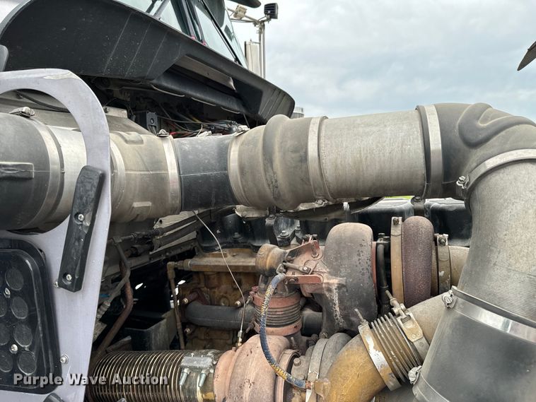 image for item DX0642 2007 Kenworth W900L semi truck