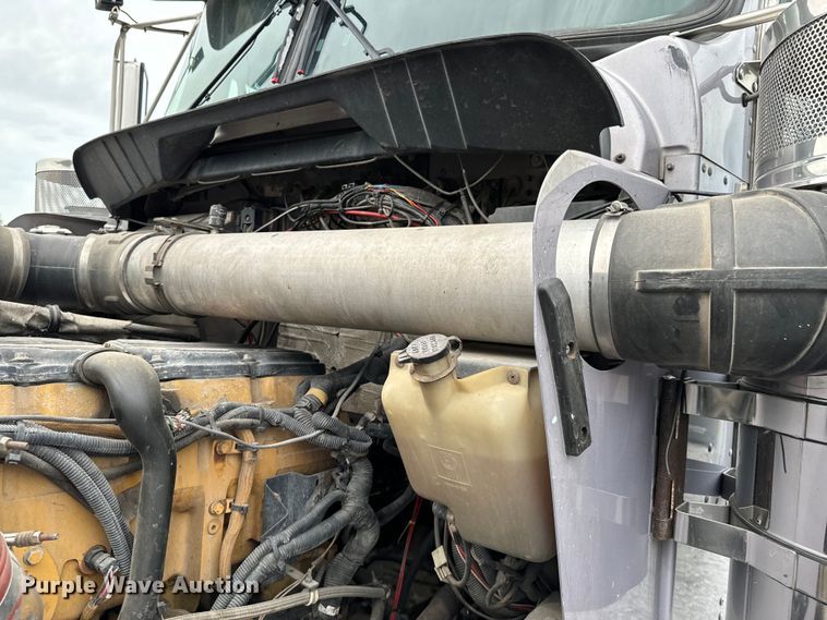 image for item DX0642 2007 Kenworth W900L semi truck