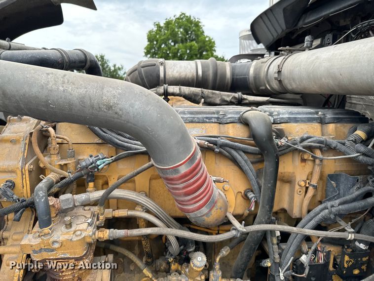 image for item DX0642 2007 Kenworth W900L semi truck