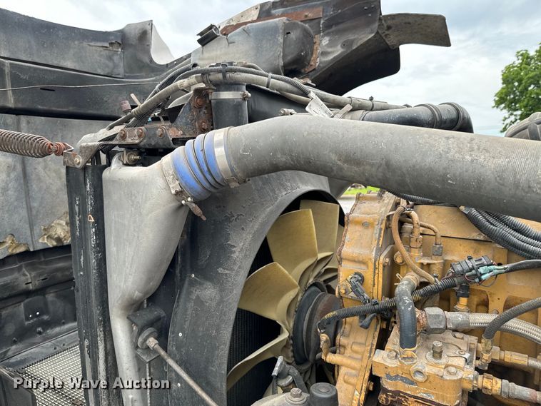 image for item DX0642 2007 Kenworth W900L semi truck