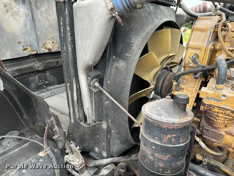 image for item DX0642 2007 Kenworth W900L semi truck