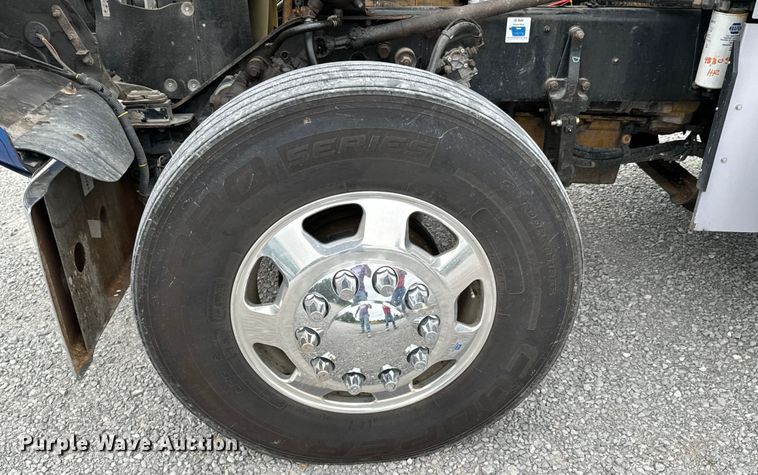 image for item DX0642 2007 Kenworth W900L semi truck