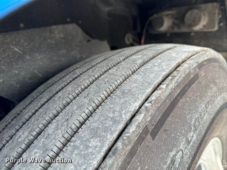 image for item DX0642 2007 Kenworth W900L semi truck