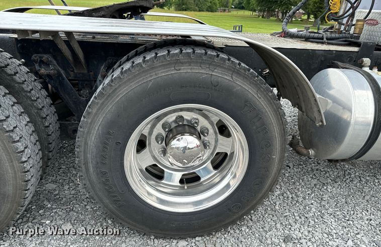 image for item DX0642 2007 Kenworth W900L semi truck