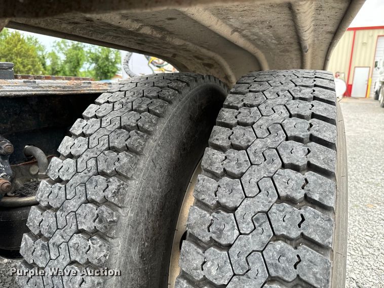 image for item DX0642 2007 Kenworth W900L semi truck