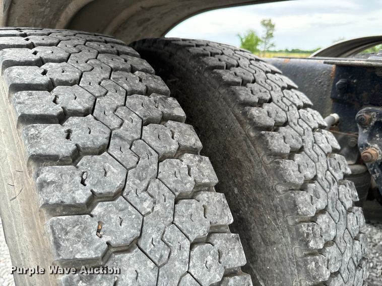 image for item DX0642 2007 Kenworth W900L semi truck