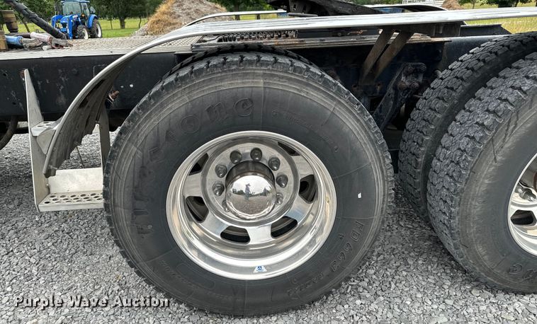 image for item DX0642 2007 Kenworth W900L semi truck