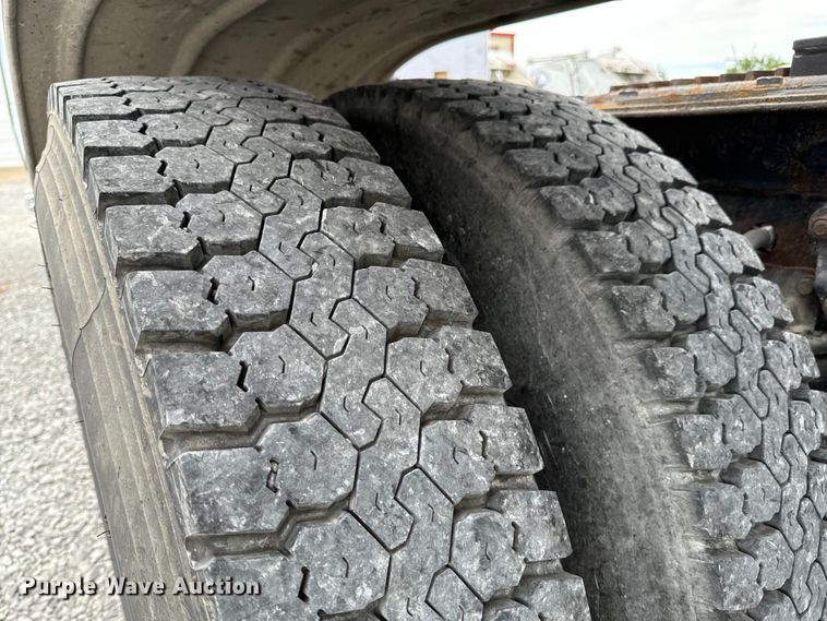 image for item DX0642 2007 Kenworth W900L semi truck