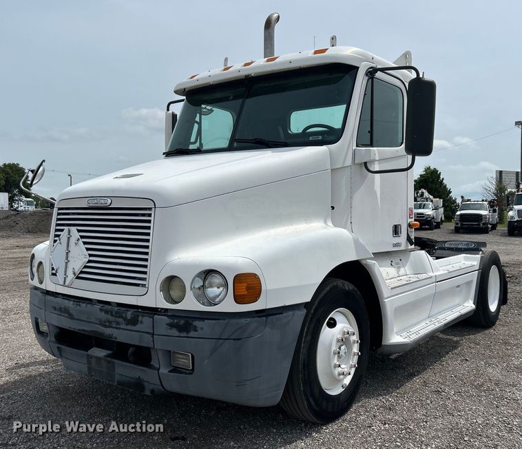 image for item EG0676 2002 Freightliner  Century Class S/T semi truck