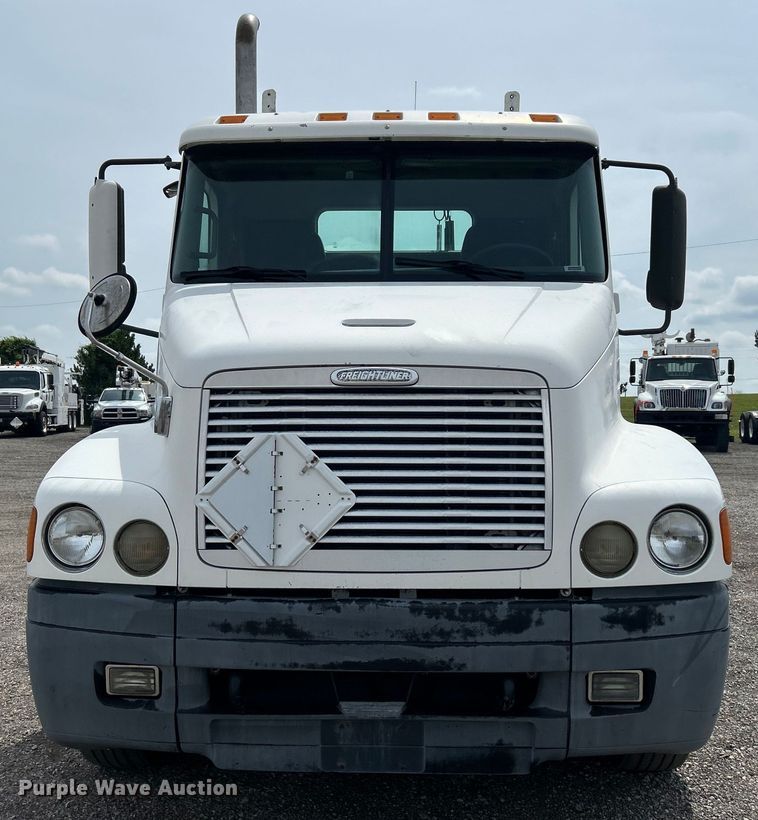 image for item EG0676 2002 Freightliner  Century Class S/T semi truck
