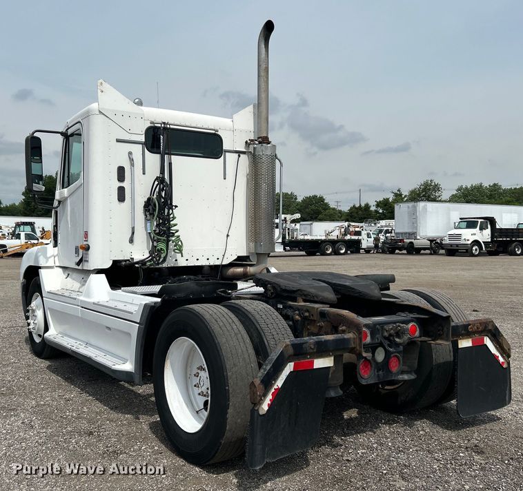 image for item EG0676 2002 Freightliner  Century Class S/T semi truck