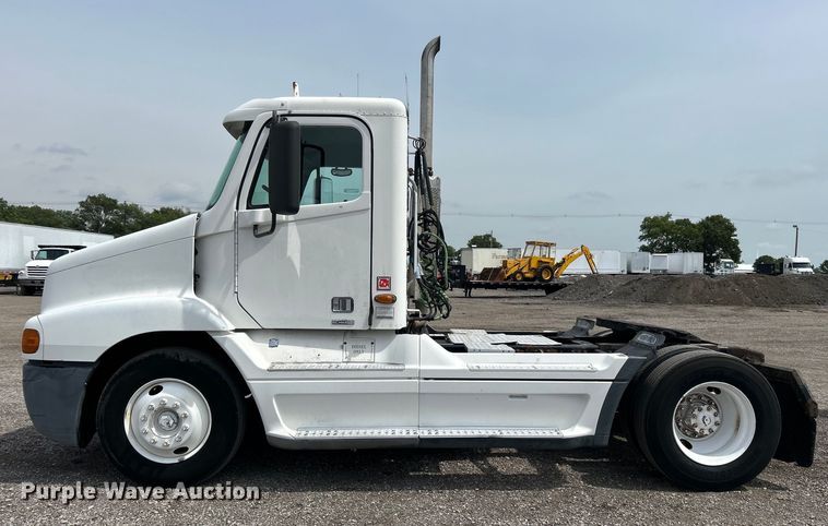 image for item EG0676 2002 Freightliner  Century Class S/T semi truck