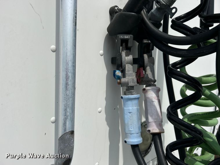 image for item EG0676 2002 Freightliner  Century Class S/T semi truck