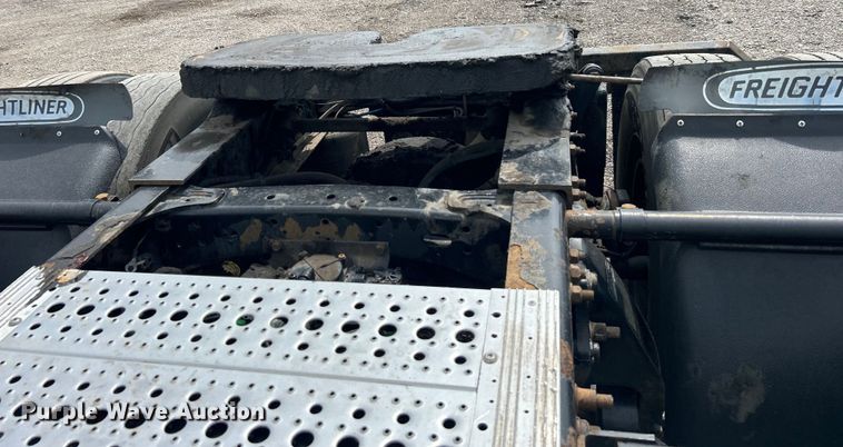 image for item EG0676 2002 Freightliner  Century Class S/T semi truck