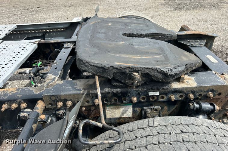 image for item EG0676 2002 Freightliner  Century Class S/T semi truck