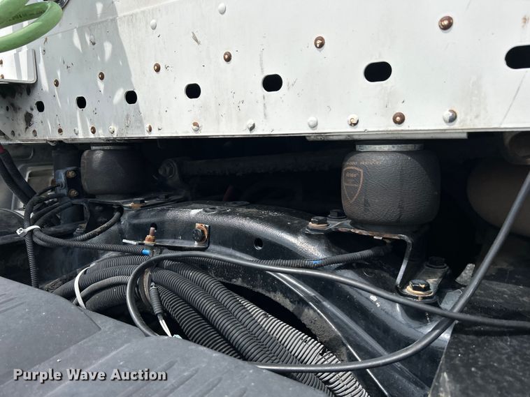 image for item EG0676 2002 Freightliner  Century Class S/T semi truck