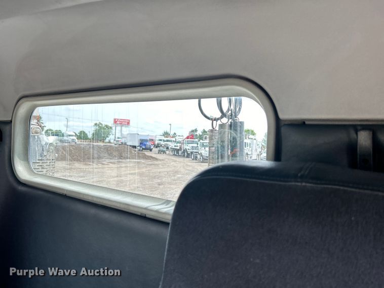 image for item EG0676 2002 Freightliner  Century Class S/T semi truck