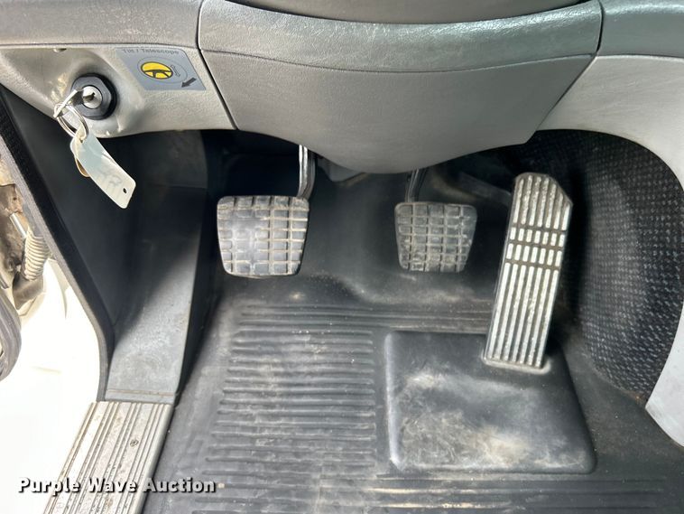 image for item EG0676 2002 Freightliner  Century Class S/T semi truck