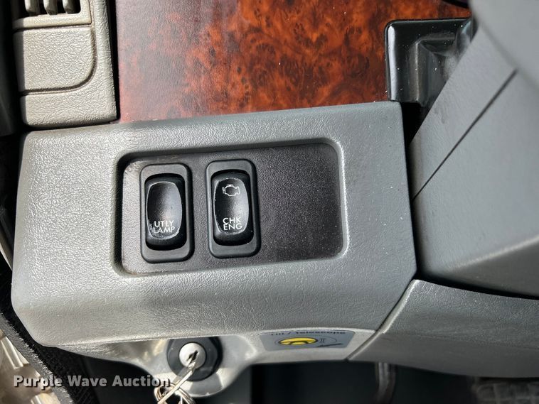 image for item EG0676 2002 Freightliner  Century Class S/T semi truck