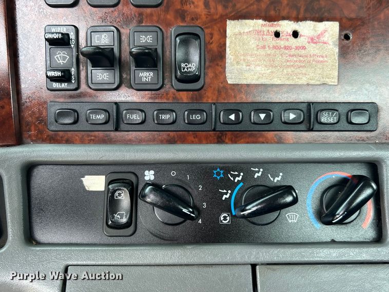 image for item EG0676 2002 Freightliner  Century Class S/T semi truck