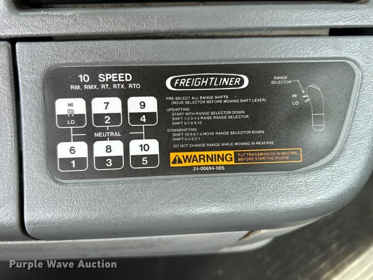 image for item EG0676 2002 Freightliner  Century Class S/T semi truck