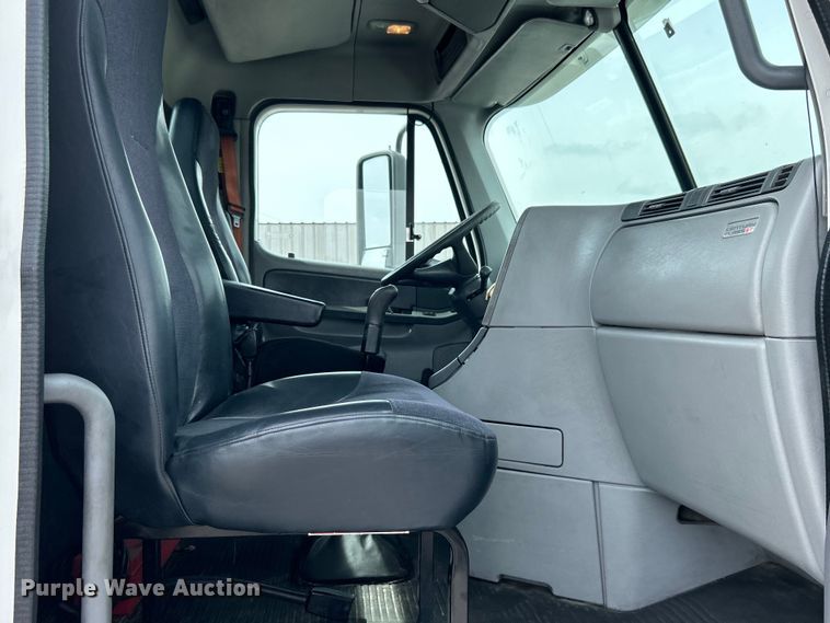 image for item EG0676 2002 Freightliner  Century Class S/T semi truck