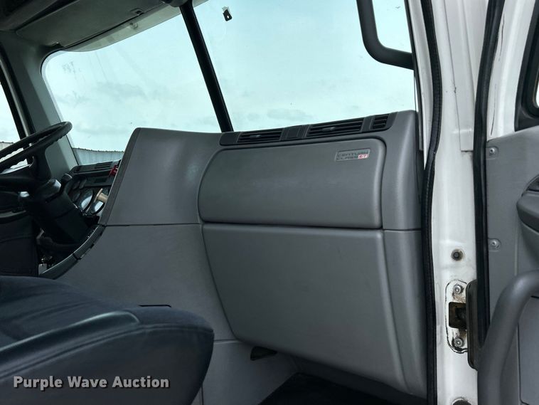 image for item EG0676 2002 Freightliner  Century Class S/T semi truck