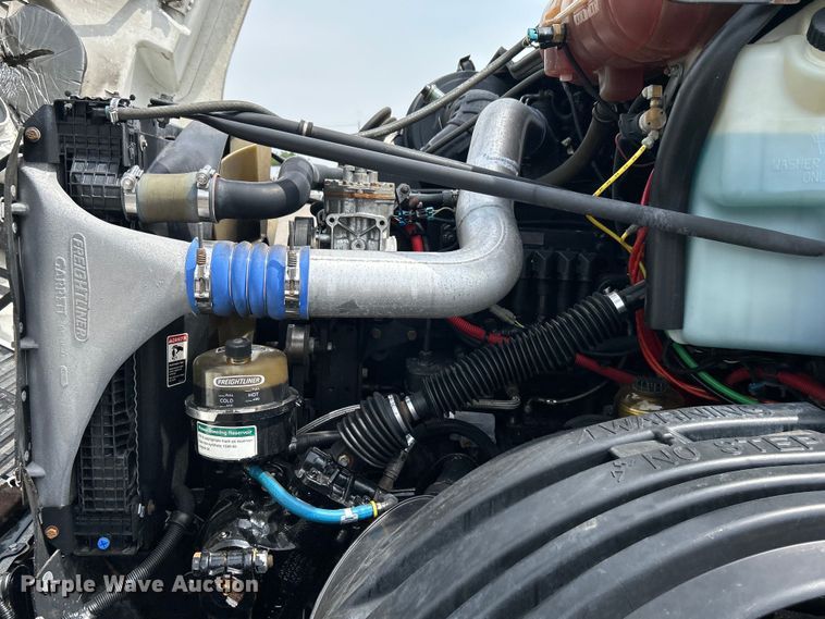 image for item EG0676 2002 Freightliner  Century Class S/T semi truck