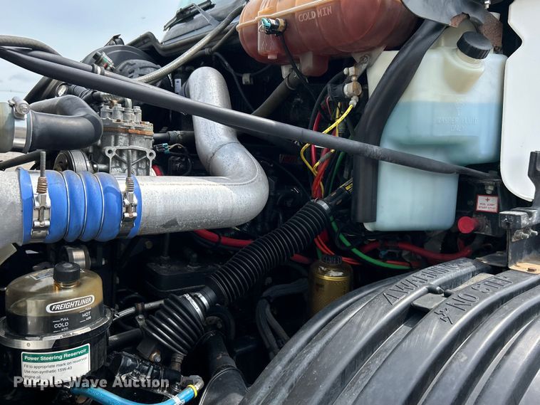 image for item EG0676 2002 Freightliner  Century Class S/T semi truck